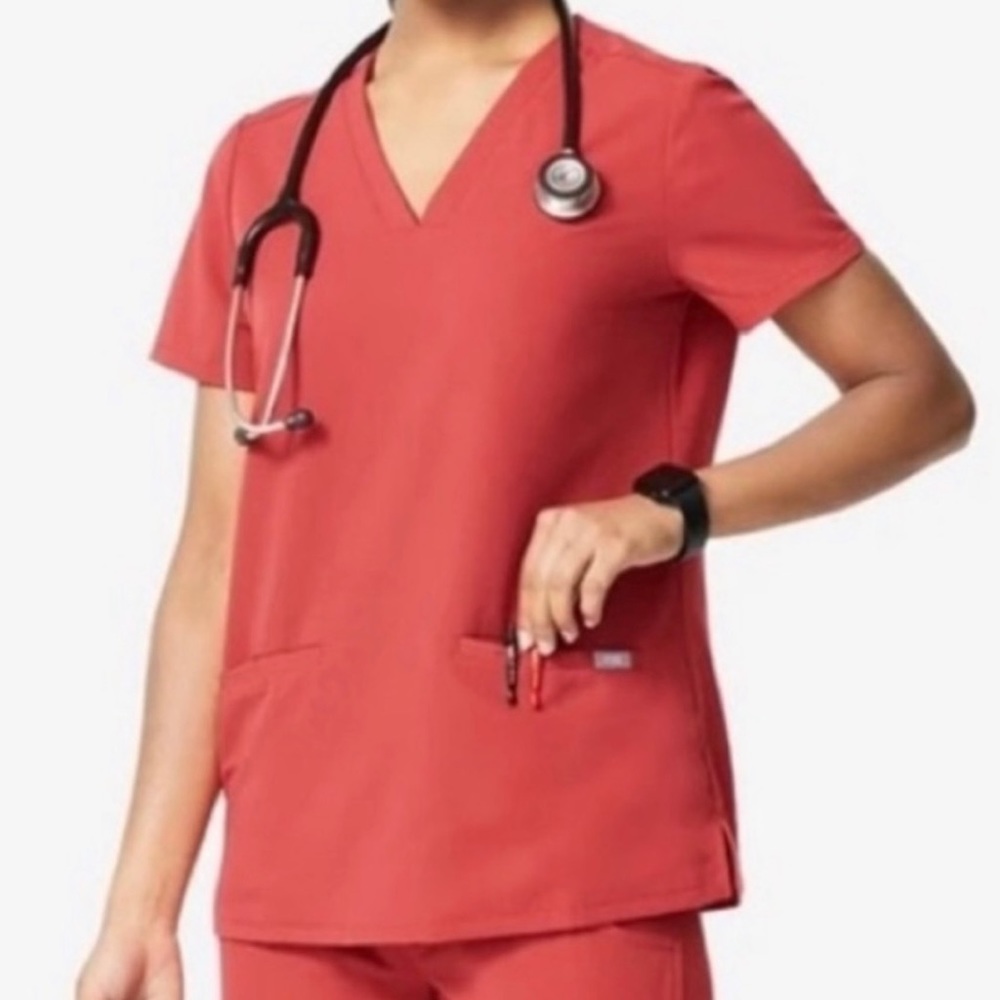 ❤️🧡 FIGS Casma™ Three-Pocket Scrub Top XS Limited Edition color Clay EUC - Picture 1 of 16